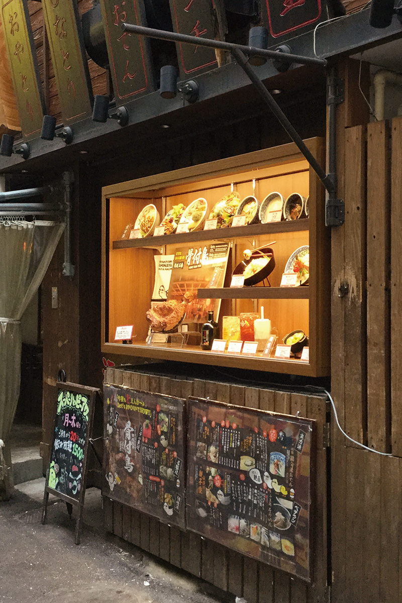 訪日外国人-食品サンプル活用事例：釜焼鳥本舗 おやひなや 渋谷ハチ公口店様